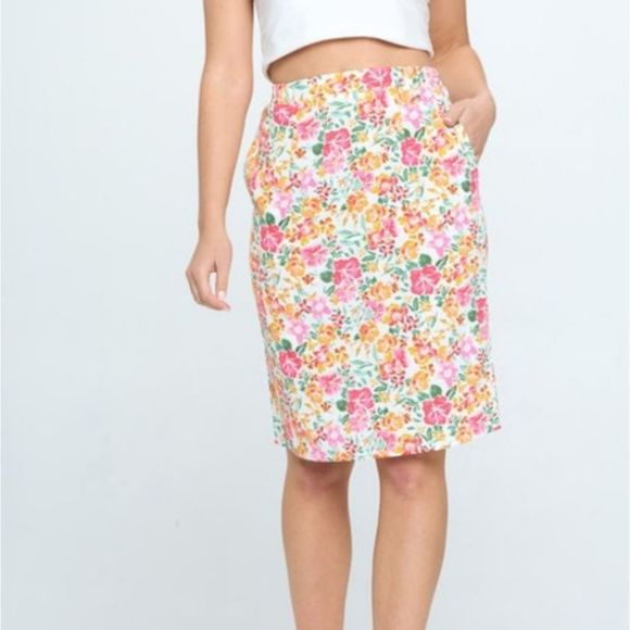 Dresses & Skirts - Women's Pink Floral Pencil Skirt